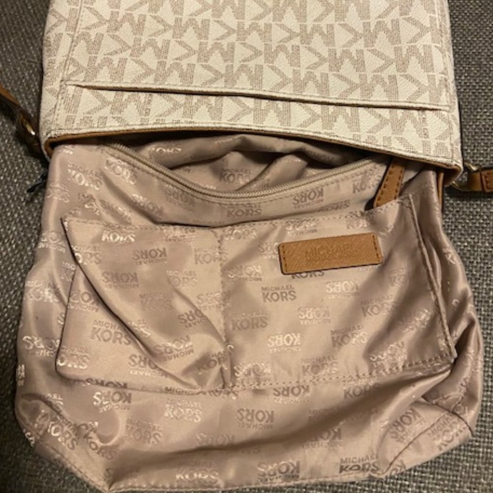 Authentic Michael Kors Beige Logo Crossbody Purse - Picture 4 of 10